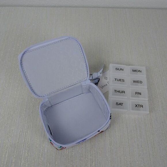 Vera Bradley Travel Pill Box Case Container Organizer Merry Mischief Snow Day - Picture 4 of 5